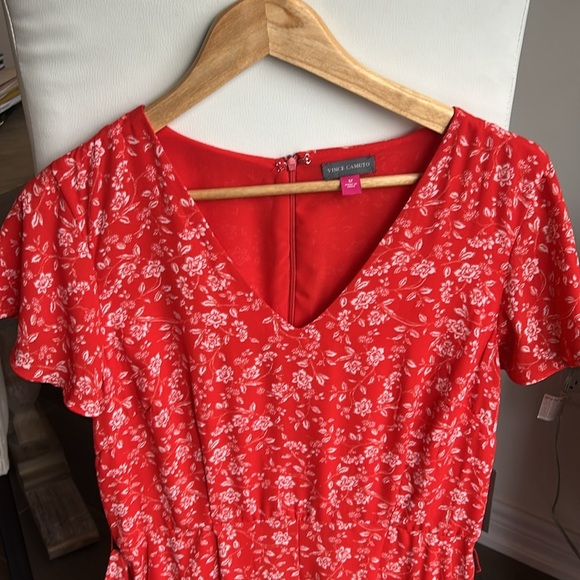 VINCE CAMUTO Fiery Red Island Oasis Flutter Sleeve Floral Cropped Jumpsuit - Picture 7 of 14